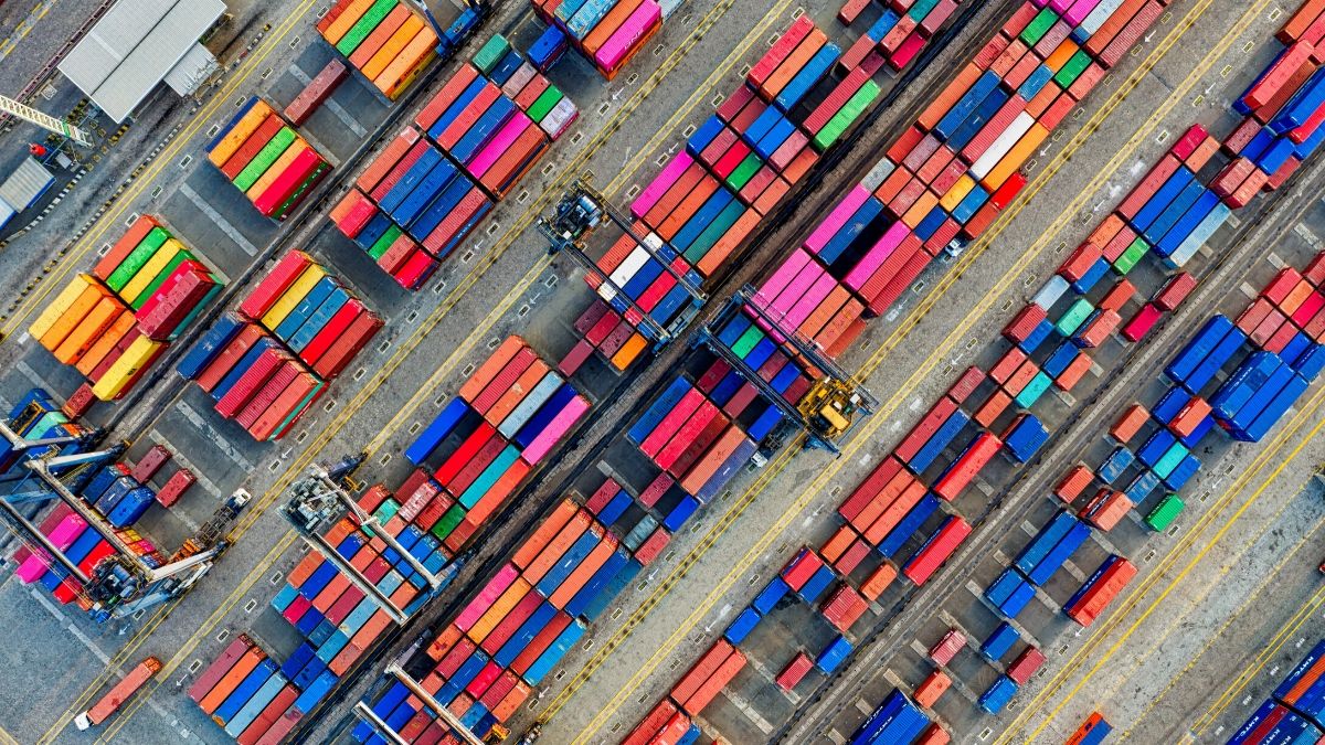 Shanghai se mantiene como el puerto de contenedores más grande del mundo
