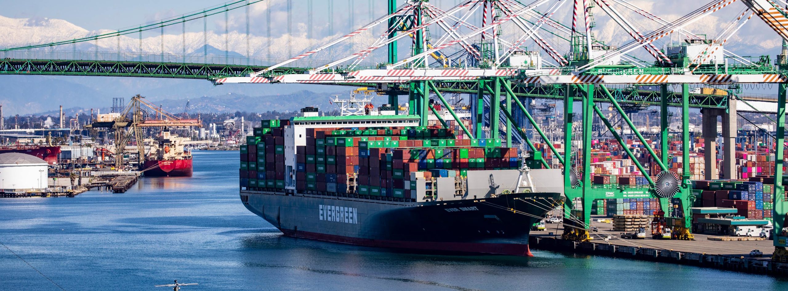 Puerto de Los Ángeles afectado por escasez de contenedores semanas después de un agudo superávit