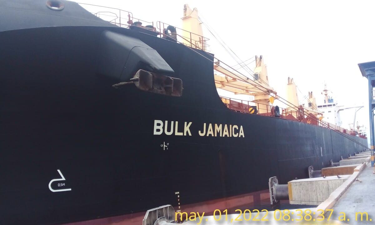 Arriba al Puerto de Santa Marta el mayor buque cerealero en la historia del país