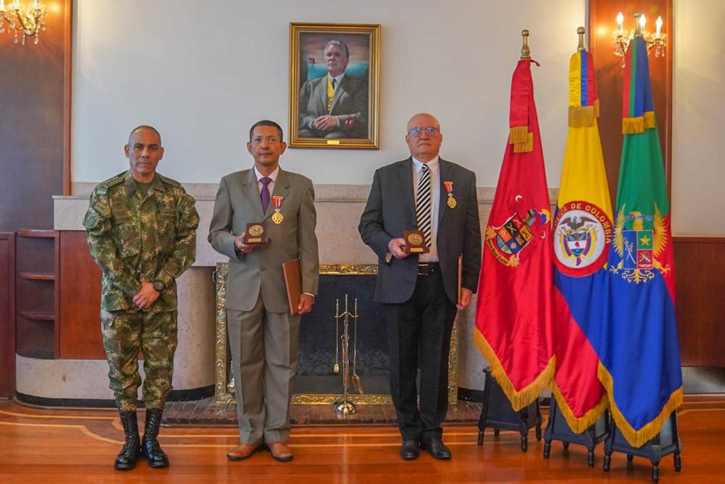 Medalla Fe en la causa para el Presidente de la Sociedad Portuaria de Santa Marta y el Vicepresidente de Seguridad