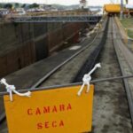 La grave sequía causa un atasco de cargueros en el Canal de Panamá