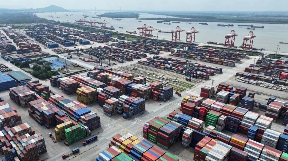 El comercio exterior chino se contrae de nuevo en agosto, pero a menor ritmo