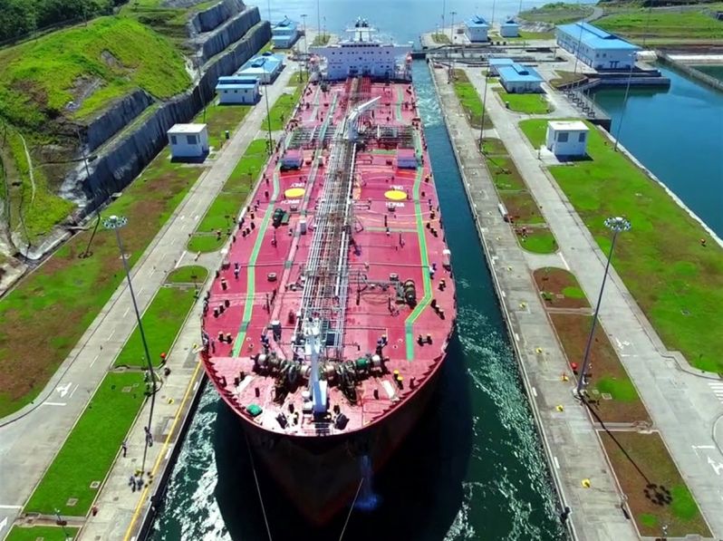 ¿Cuál es el impacto de la crisis hídrica del Canal de Panamá en graneleros y tanqueros?