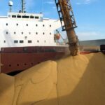 Grandes cosechas de granos y bajo nivel de agua en el río Amazonas aumenta la congestión en los puertos de Brasil