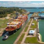 Canal de Panamá levanta restricciones que provocaron el embotellamiento de transporte