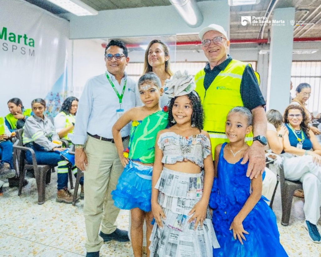 Puerto de Santa Marta premia a estudiantes por concurso de disfraces reciclables en la Semana de la Sostenibilidad